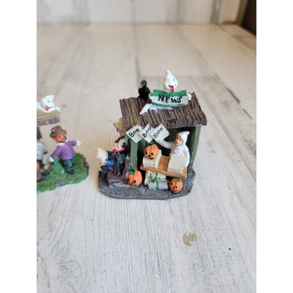 Halloween ghost boy newsstand trick or treat pumpkin set Village accessory - Picture 2 of 6